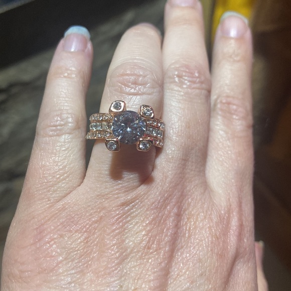 Gorgeous Rose Gold and Sterling CZ ring - Size 7.5 - Picture 3 of 8